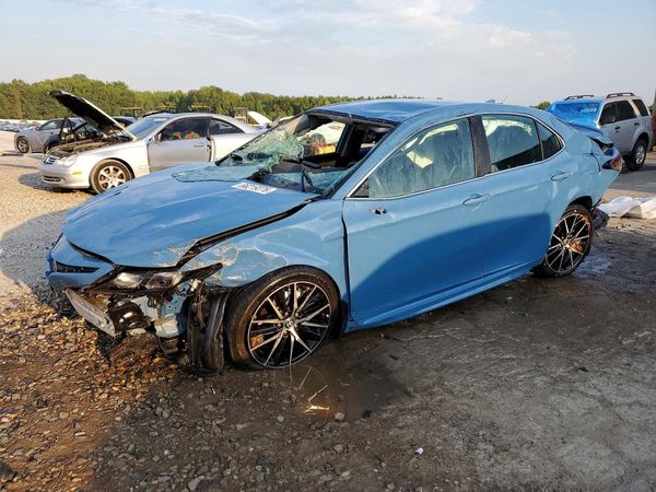 2024 TOYOTA CAMRY SE — Front 3/4