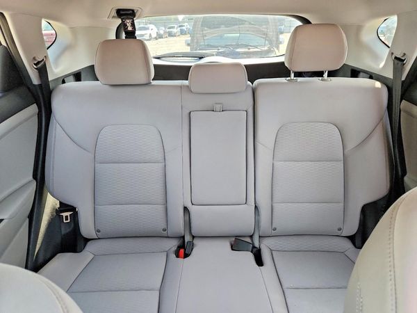 2021 HYUNDAI TUCSON SE