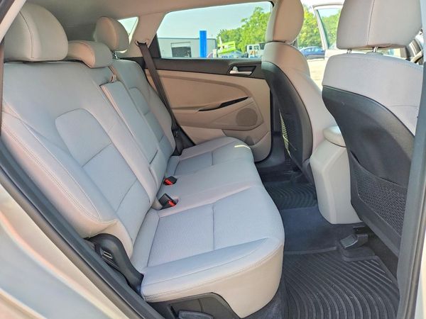 2021 HYUNDAI TUCSON SE