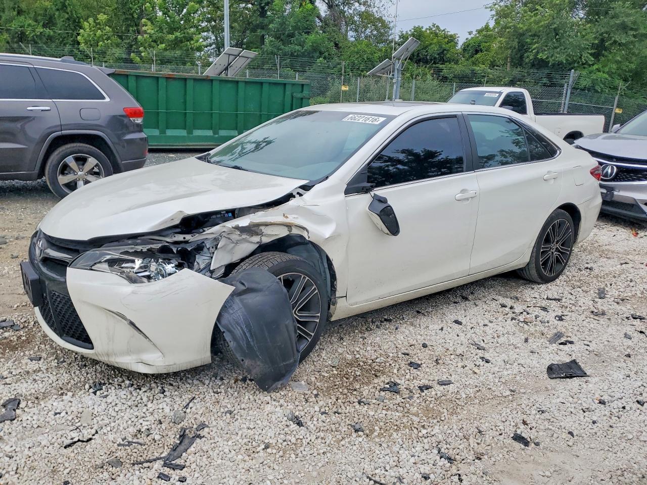 2016 TOYOTA CAMRY