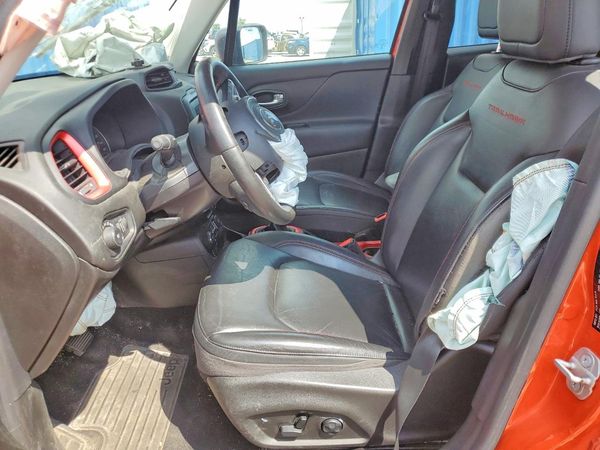 2016 JEEP RENEGADE Trailhawk — DENT