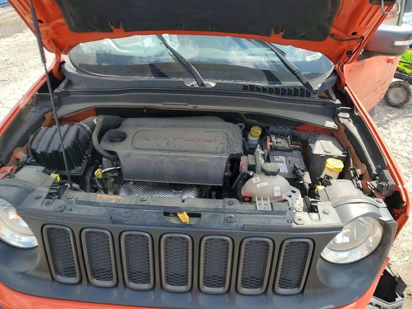 2016 JEEP RENEGADE Trailhawk — Engine bay