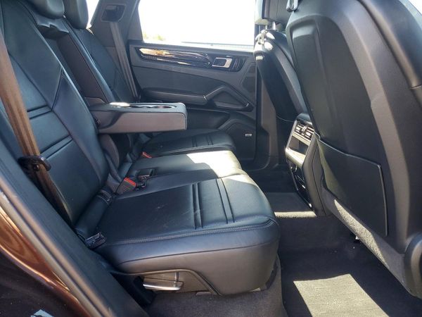 2019 PORSCHE CAYENNE