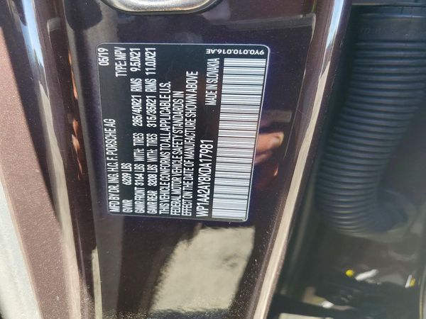 2019 PORSCHE CAYENNE