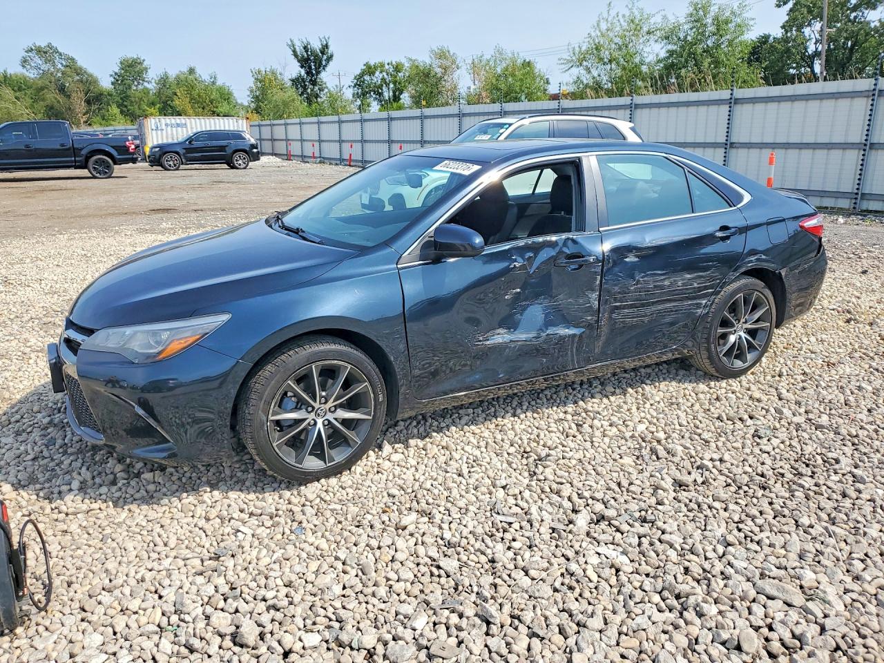 2015 TOYOTA CAMRY — Front 3/4