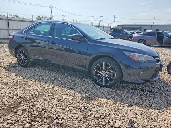 2015 TOYOTA CAMRY — Passenger 3/4