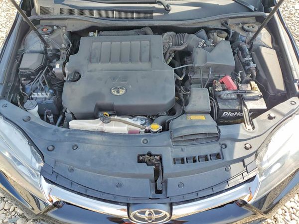 2015 TOYOTA CAMRY — Engine bay