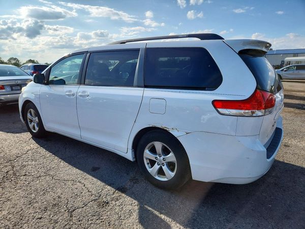 2013 TOYOTA SIENNA