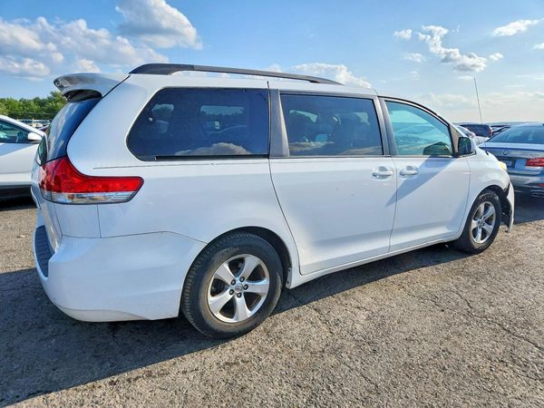 2013 TOYOTA SIENNA