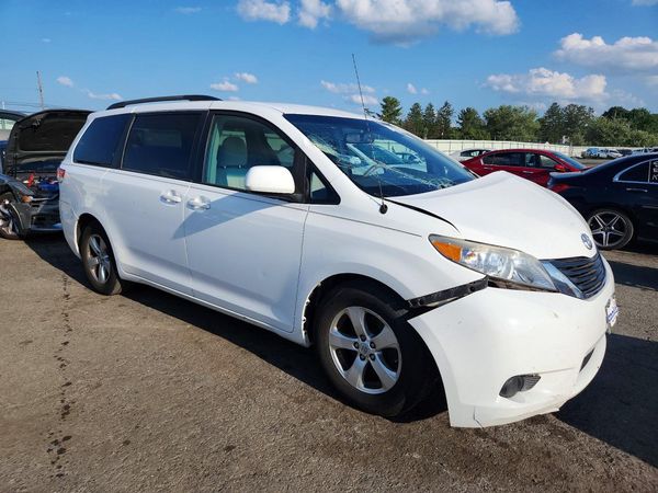2013 TOYOTA SIENNA