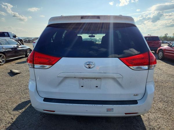 2013 TOYOTA SIENNA