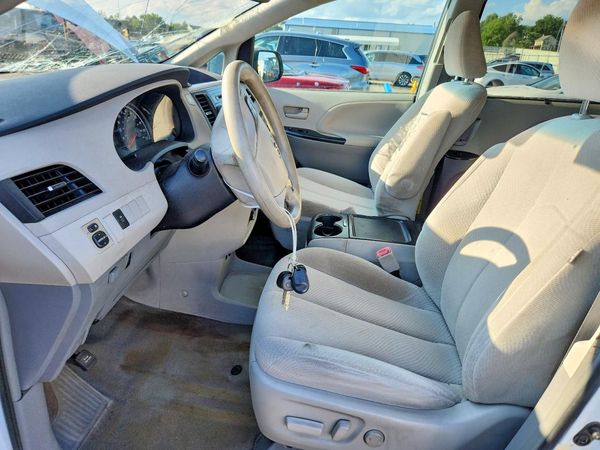 2013 TOYOTA SIENNA