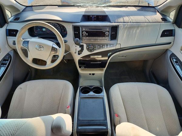 2013 TOYOTA SIENNA