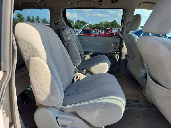 2013 TOYOTA SIENNA