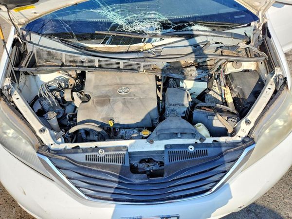 2013 TOYOTA SIENNA