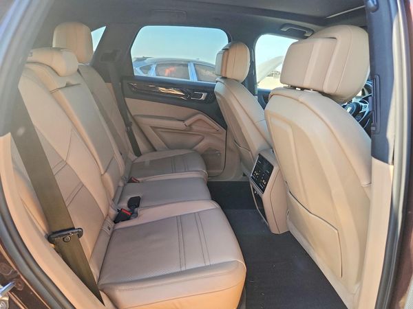 2019 PORSCHE CAYENNE