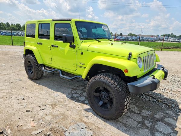 2017 JEEP WRANGLER UNLIMITED SAHARA 4X4 — Passenger 3/4