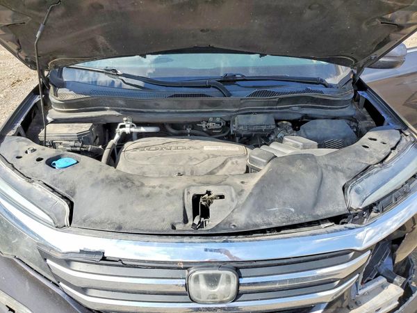 2017 HONDA PILOT EXL SENSING — Engine bay