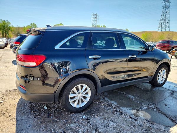 2016 KIA SORENTO L / LX