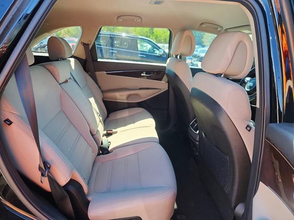 2016 KIA SORENTO L / LX