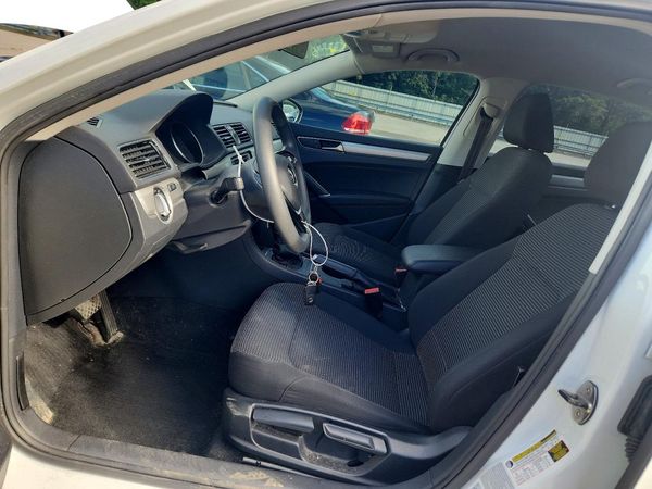 2017 VOLKSWAGEN PASSAT