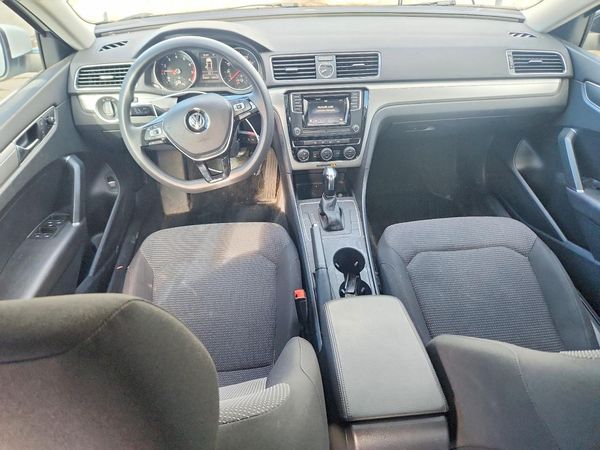 2017 VOLKSWAGEN PASSAT