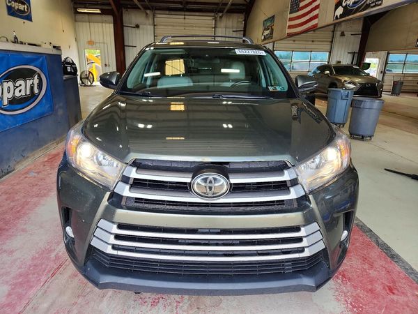 2017 TOYOTA HIGHLANDER LE/LE Plus