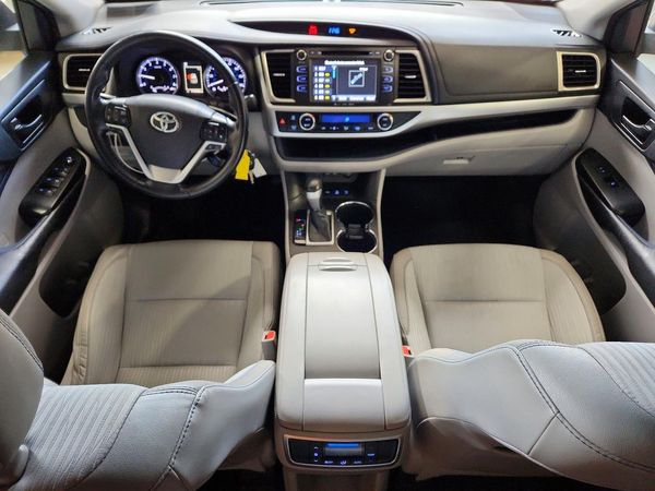 2017 TOYOTA HIGHLANDER LE/LE Plus