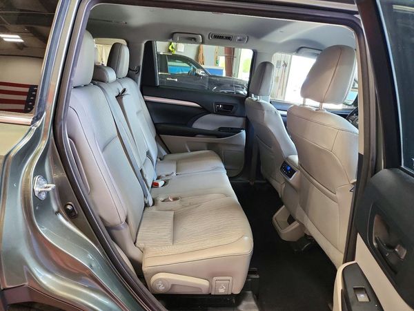 2017 TOYOTA HIGHLANDER LE/LE Plus