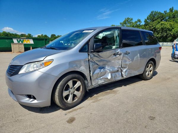 2017 TOYOTA SIENNA L