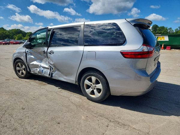 2017 TOYOTA SIENNA L