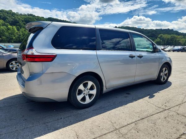 2017 TOYOTA SIENNA L