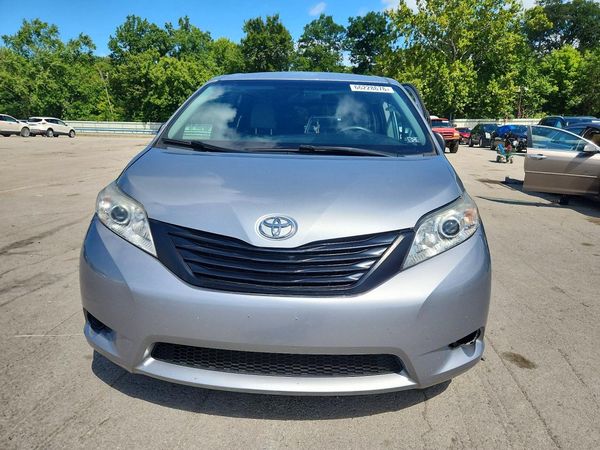 2017 TOYOTA SIENNA L