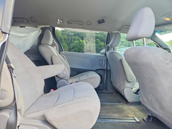2017 TOYOTA SIENNA L