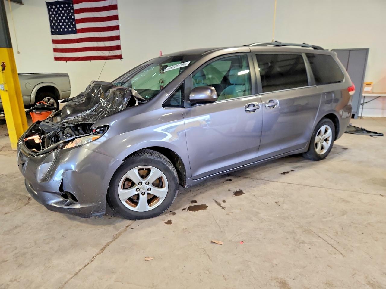 2013 TOYOTA SIENNA