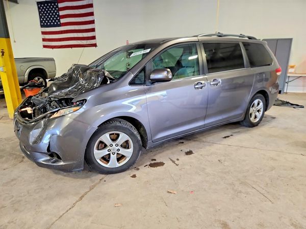 2013 TOYOTA SIENNA