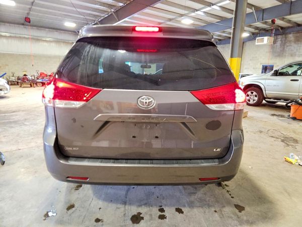 2013 TOYOTA SIENNA