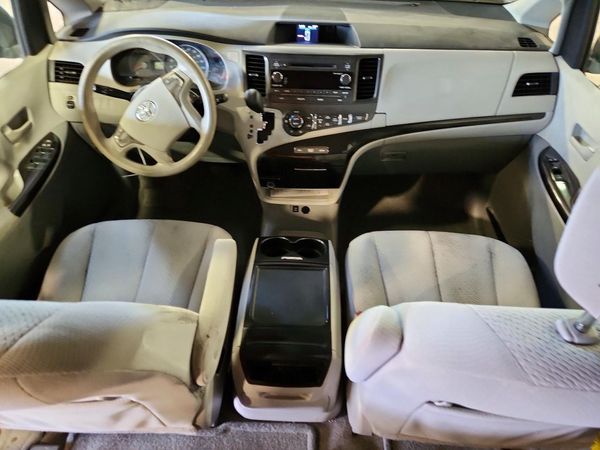 2013 TOYOTA SIENNA