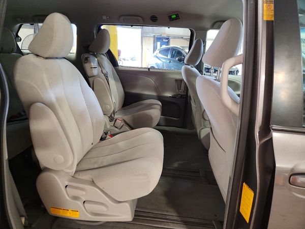 2013 TOYOTA SIENNA