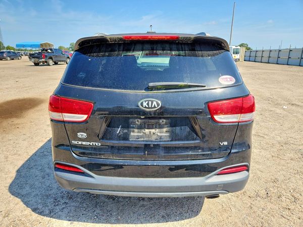 2016 KIA SORENTO L / LX