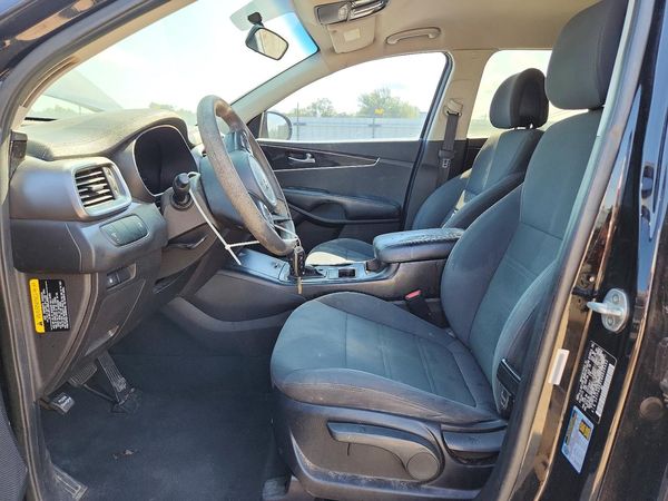 2016 KIA SORENTO L / LX