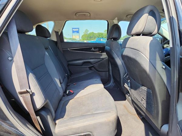 2016 KIA SORENTO L / LX