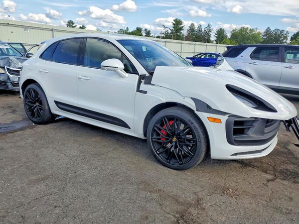 2026 PORSCHE MACAN