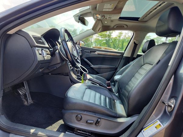 2017 VOLKSWAGEN PASSAT