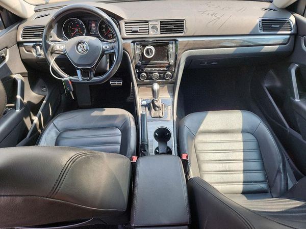2017 VOLKSWAGEN PASSAT