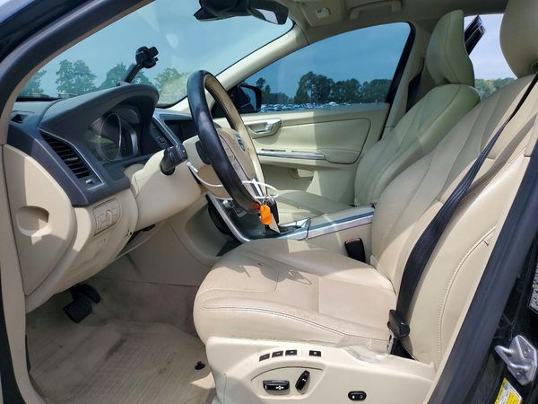 2016 VOLVO XC60