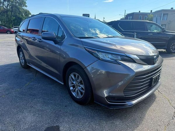 2022 TOYOTA SIENNA LE