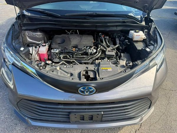 2022 TOYOTA SIENNA LE