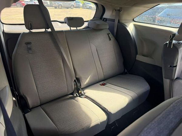 2022 TOYOTA SIENNA LE