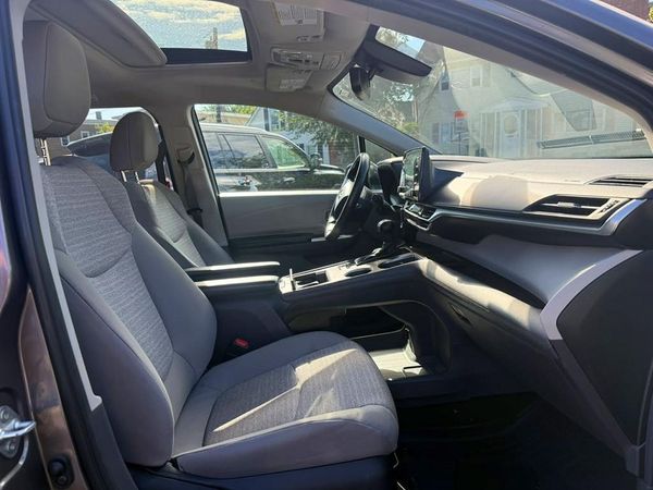 2022 TOYOTA SIENNA LE